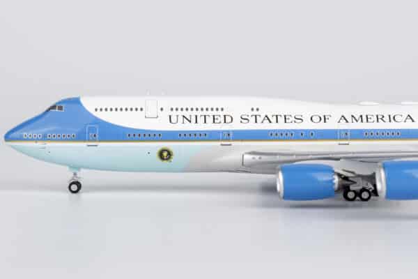 NG Models 1:400 United States Air Force (USAF) Boeing VC-25B (B747-8i) VIP "Fantasy Old Colours" 30000 (NG78040) - Image 4