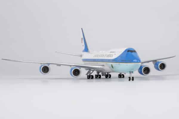 NG Models 1:400 United States Air Force (USAF) Boeing VC-25B (B747-8i) VIP "Fantasy Old Colours" 30000 (NG78040) - Image 6