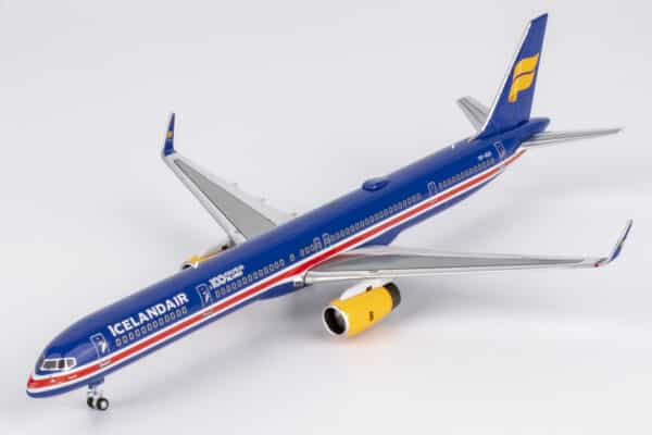 NG Models 1:400 Icelandair Boeing B757-300w "100 Years Icelandic Independence" TF-ISX (NG45009) - Image 3