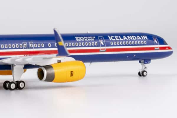 NG Models 1:400 Icelandair Boeing B757-300w "100 Years Icelandic Independence" TF-ISX (NG45009) - Image 9