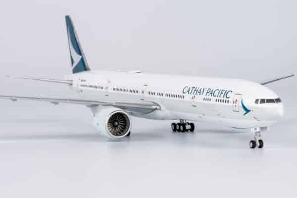 NG Models 1:400 Cathay Pacific Boeing B777-300(ER) B-KQW (NG73069) - Image 4