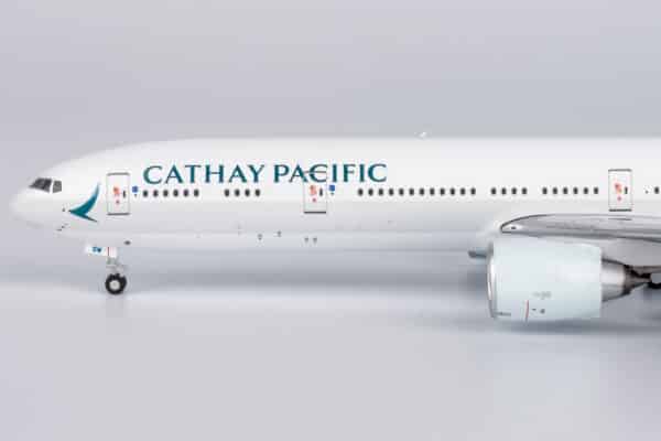 NG Models 1:400 Cathay Pacific Boeing B777-300(ER) B-KQW (NG73069) - Image 5