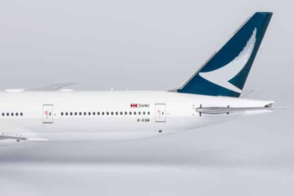 NG Models 1:400 Cathay Pacific Boeing B777-300(ER) B-KQW (NG73069) - Image 6