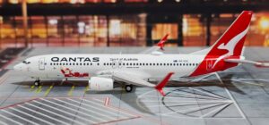 Panda Models 1:400 Qantas Airways Boeing B737-800S "Santa" VH-VZX (PM62515)