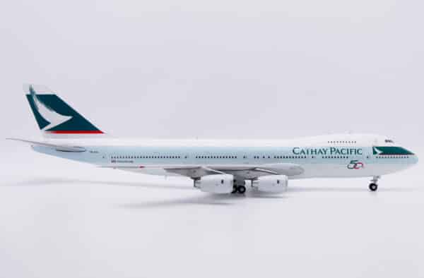 JC Wings 1:200 Cathay Pacific Boeing B747-200B "50th Anniversary - Flaps Up" VR-HIC (SC2742002) - Image 2