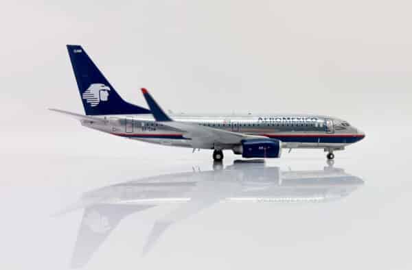 JC Wings 1:200 Aeromexico Boeing B737-700w "Flaps Up" XA-CAM (XX20189) - Image 2