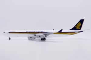 JC Wings 1:200 Singapore Airlines Airbus A340-500 "Leadership" 9V-SGB (XX20673)