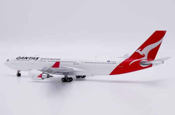 JC Wings 1:400 Qantas Airways Airbus A330-200 "Clare Valley" VH-EBN (XX40245) - Image 5