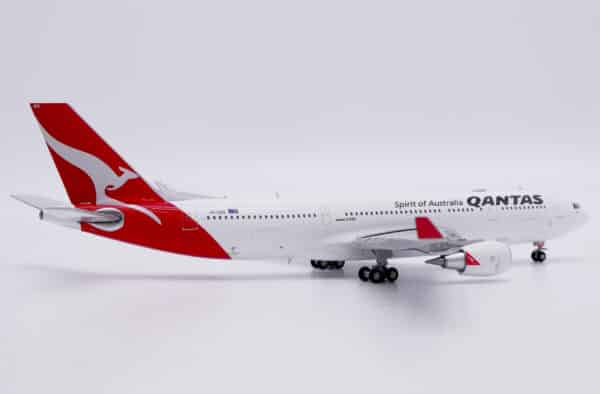 JC Wings 1:400 Qantas Airways Airbus A330-200 "Clare Valley" VH-EBN (XX40245) - Image 6