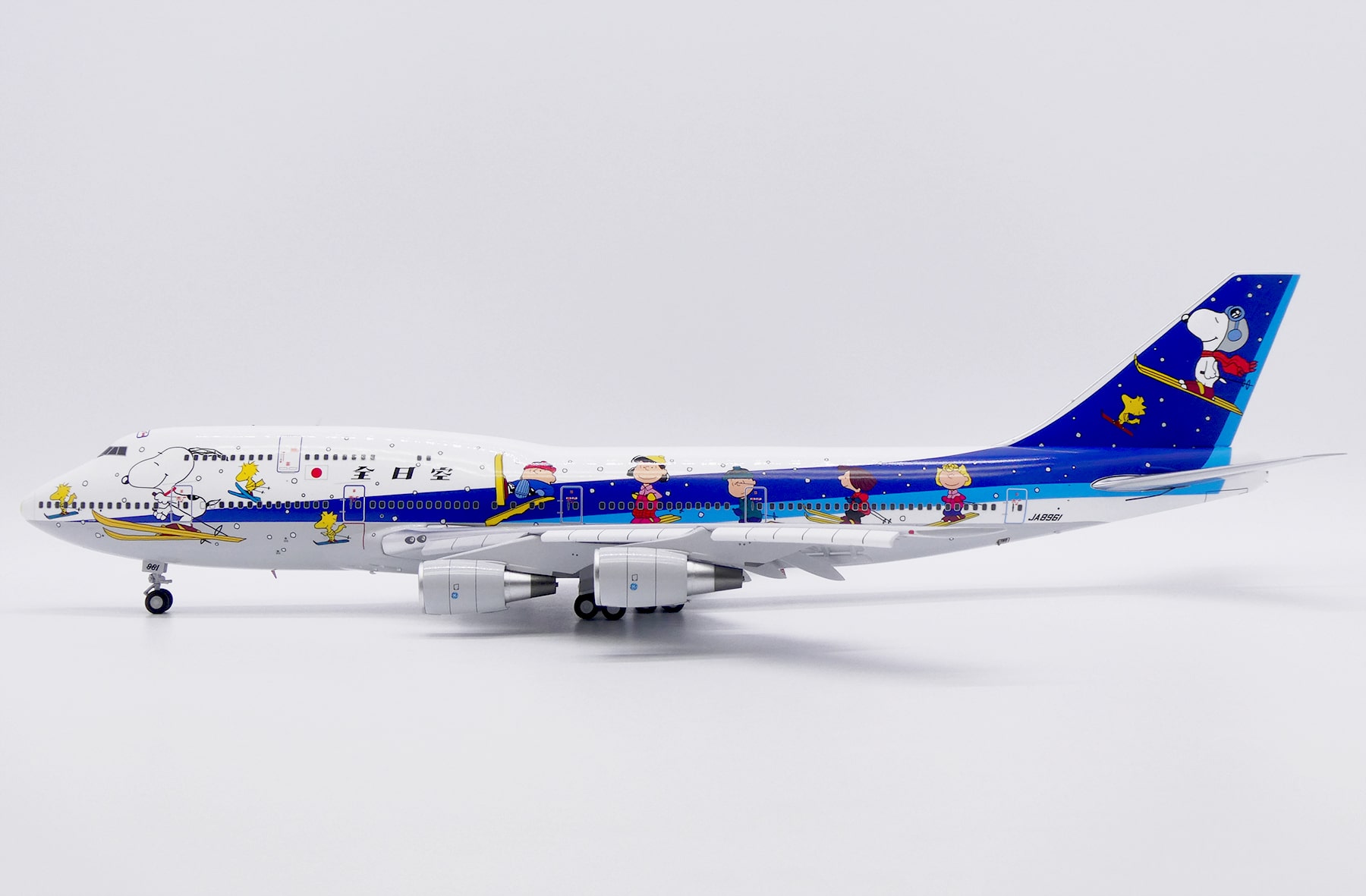 JC Wings 1:200 ANA All Nippon Airways Boeing B747-400D "Snoopy - Flaps Down" JA8961 (SA2053A)