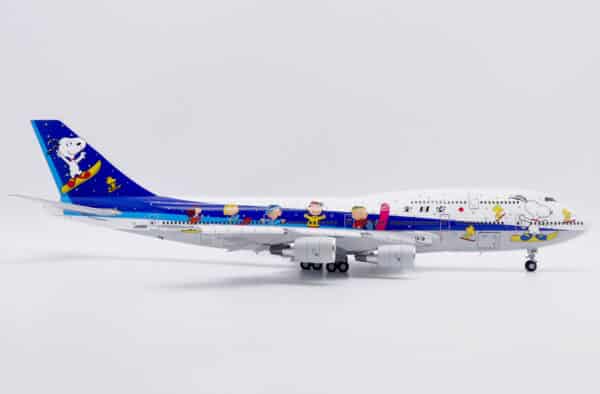 JC Wings 1:200 ANA All Nippon Airways Boeing B747-400D "Snoopy - Flaps Down" JA8961 (SA2053A) - Image 2