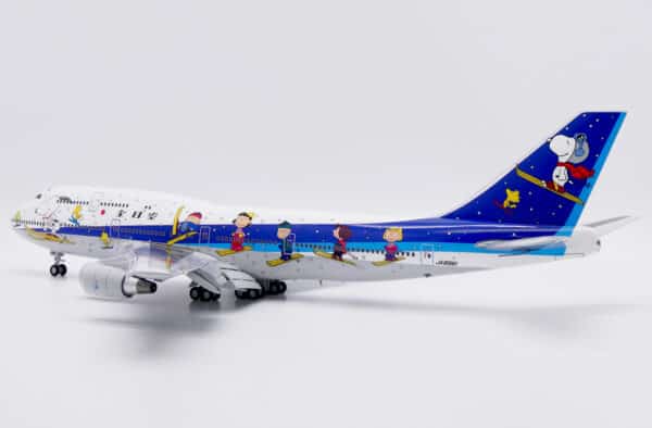 JC Wings 1:200 ANA All Nippon Airways Boeing B747-400D "Snoopy - Flaps Down" JA8961 (SA2053A) - Image 5