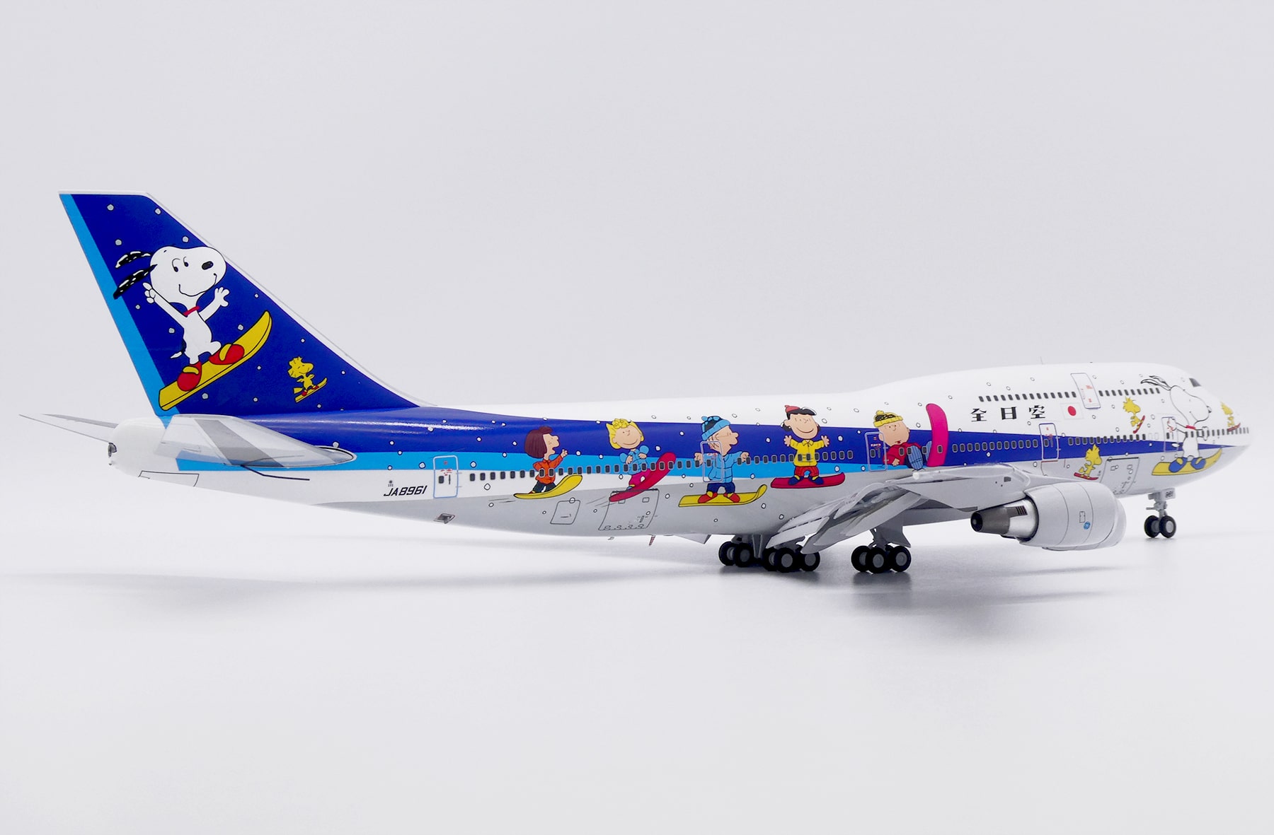 JC Wings 1:200 ANA All Nippon Airways Boeing B747-400D "Snoopy - Flaps Down" JA8961 (SA2053A) - Image 6