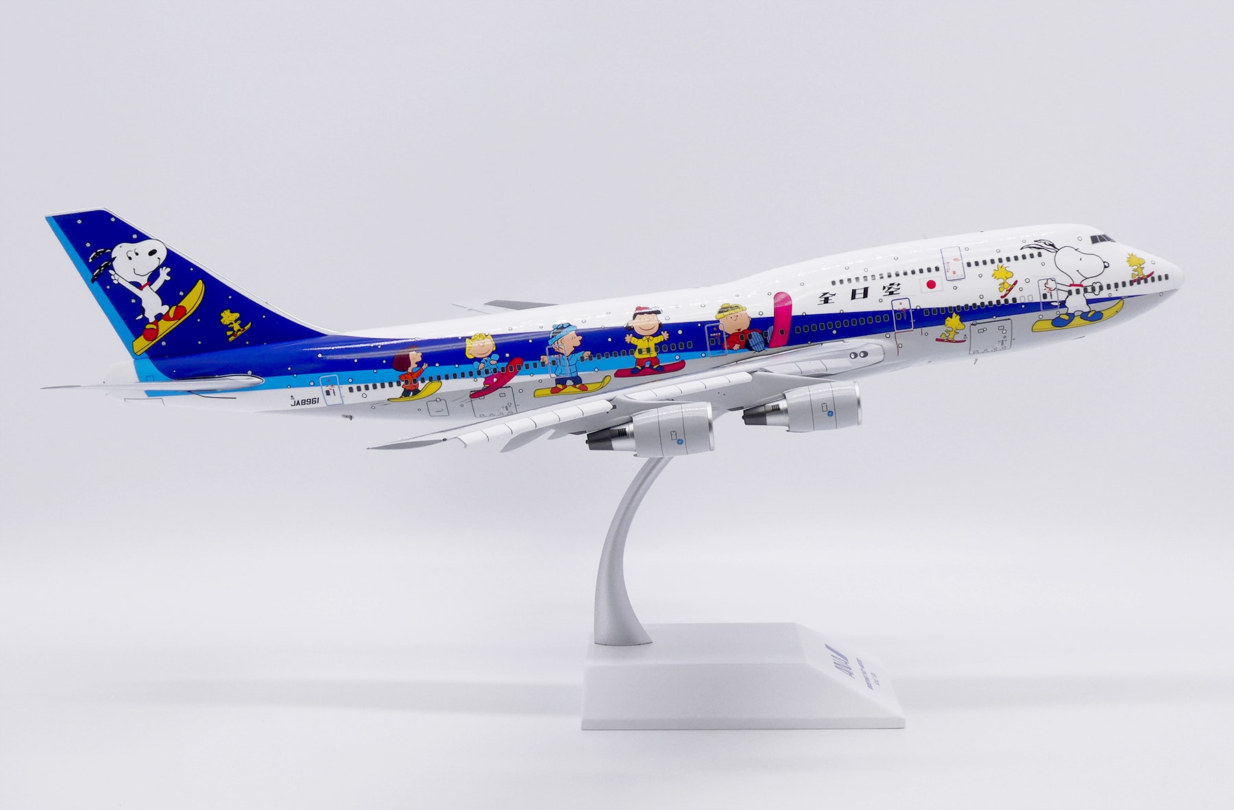 JC Wings 1:200 ANA All Nippon Airways Boeing B747-400D "Snoopy - Flaps Down" JA8961 (SA2053A) - Image 7
