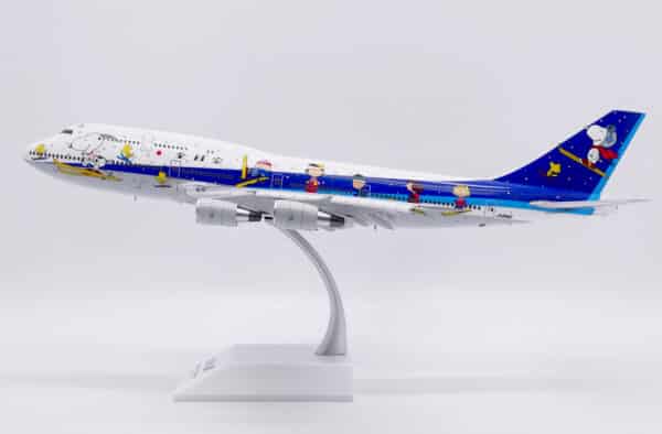 JC Wings 1:200 ANA All Nippon Airways Boeing B747-400D "Snoopy - Flaps Down" JA8961 (SA2053A) - Image 10