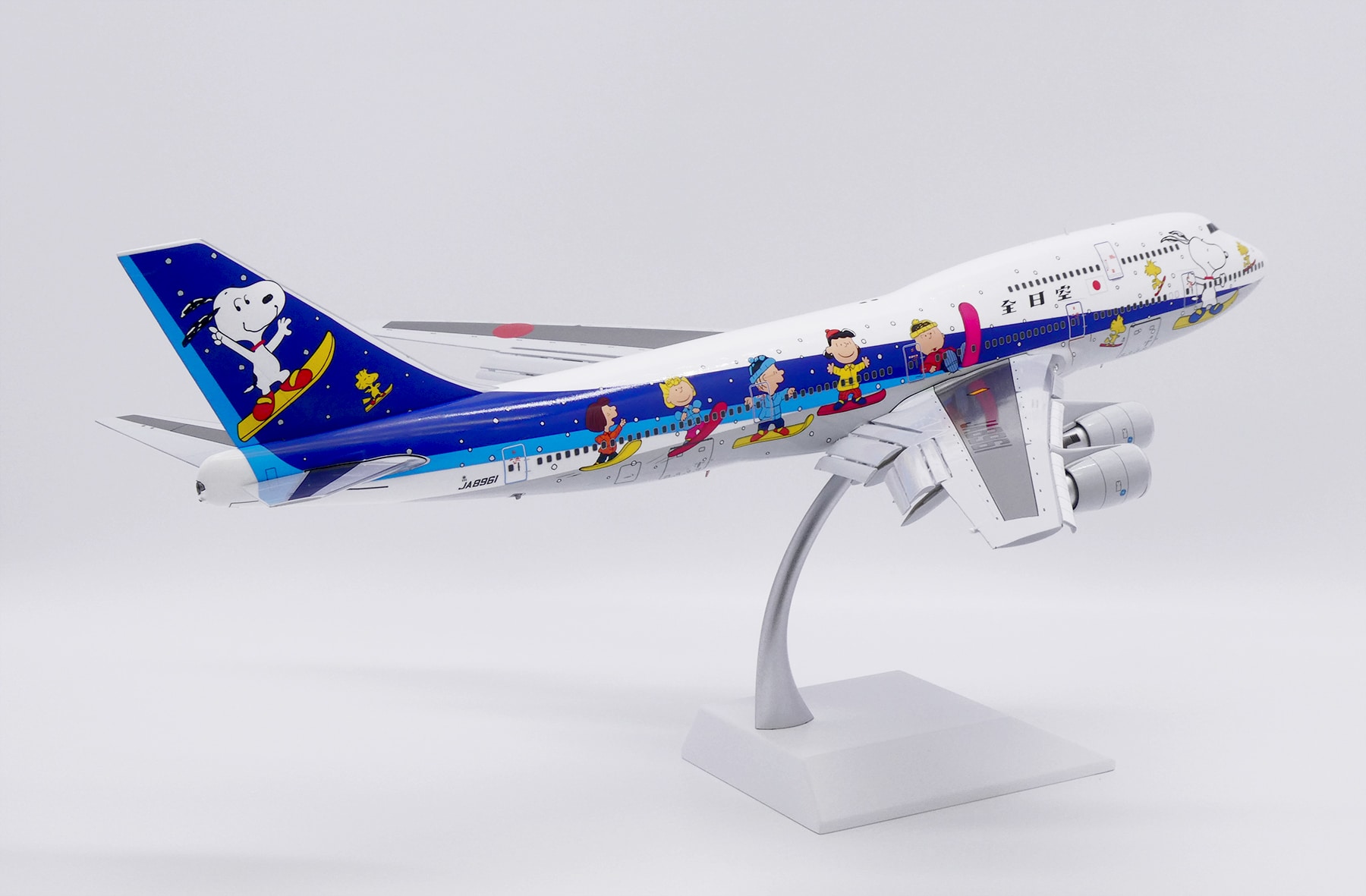 JC Wings 1:200 ANA All Nippon Airways Boeing B747-400D "Snoopy - Flaps Down" JA8961 (SA2053A) - Image 11
