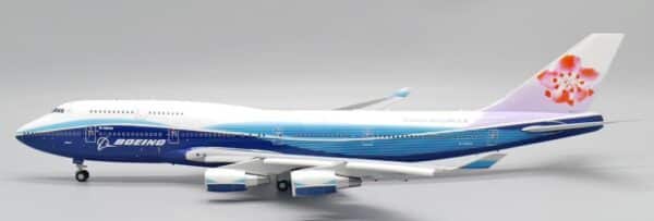 JC Wings 1:200 China Airlines Boeing B747-400 "Dreamliner - Flaps Down" B-18210 (XX20094A)