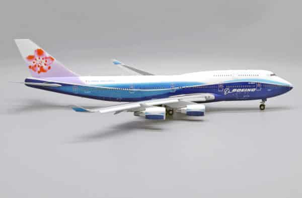 JC Wings 1:200 China Airlines Boeing B747-400 "Dreamliner - Flaps Down" B-18210 (XX20094A) - Image 2