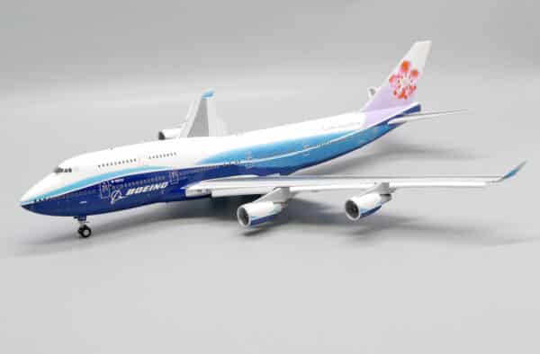 JC Wings 1:200 China Airlines Boeing B747-400 "Dreamliner - Flaps Down" B-18210 (XX20094A) - Image 5