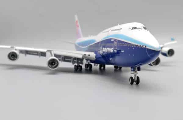 JC Wings 1:200 China Airlines Boeing B747-400 "Dreamliner - Flaps Down" B-18210 (XX20094A) - Image 8