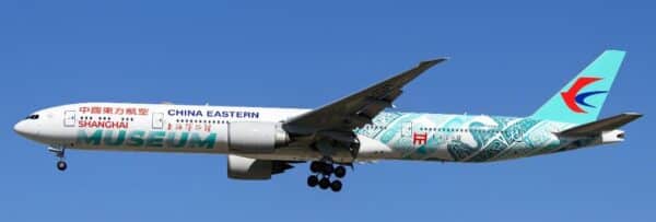 JC Wings 1:400 China Eastern Airlines Boeing B777-300(ER) "Shanghai Museum - Flaps Down" B-7349 (XX40722A)