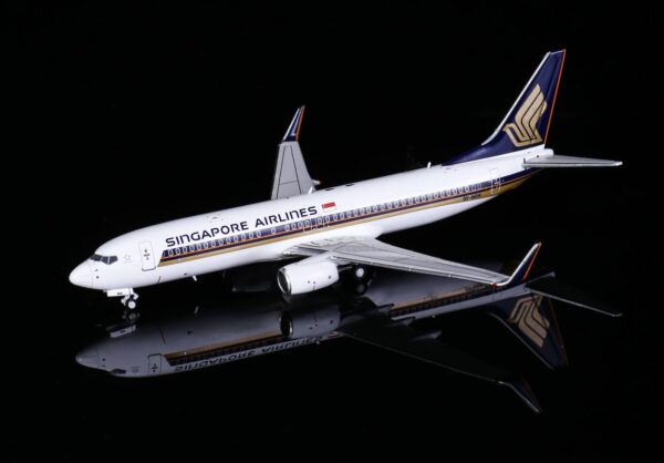 Aero Polaris 1:400 Singapore Airlines Boeing B737-800w 9V-MGM (HA7380001) - Image 2