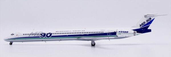JC Wings 1:200 McDonnell Douglas MD-90 "House Colours" N901DC (LH2501)