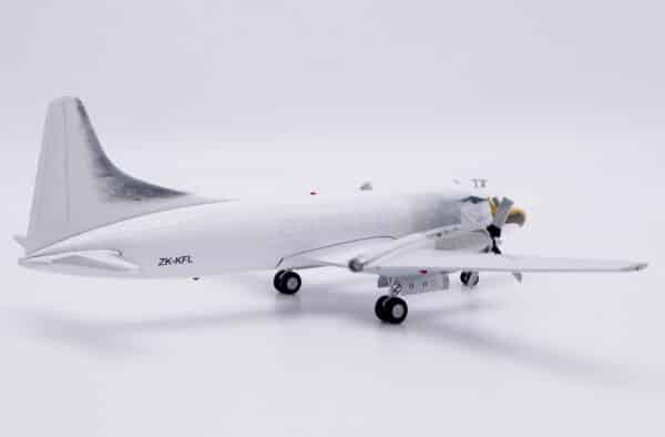 JC Wings 1:200 Air Chathams Convair CV-580(F) ZK-KFL (XX20549) - Image 7