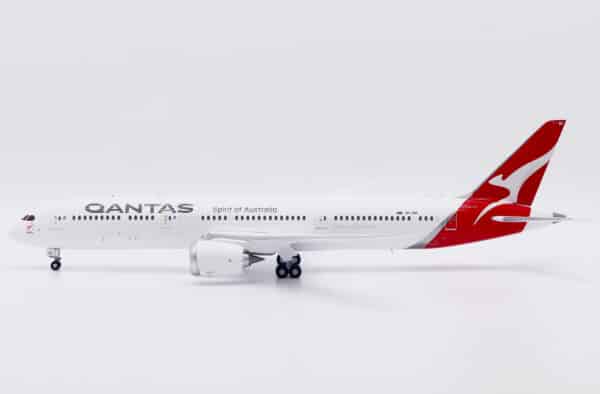 JC Wings 1:200 Qantas Airways Boeing B787-9 Dreamliner "Boomerang - Flaps Up" VH-ZNF (XX20624)