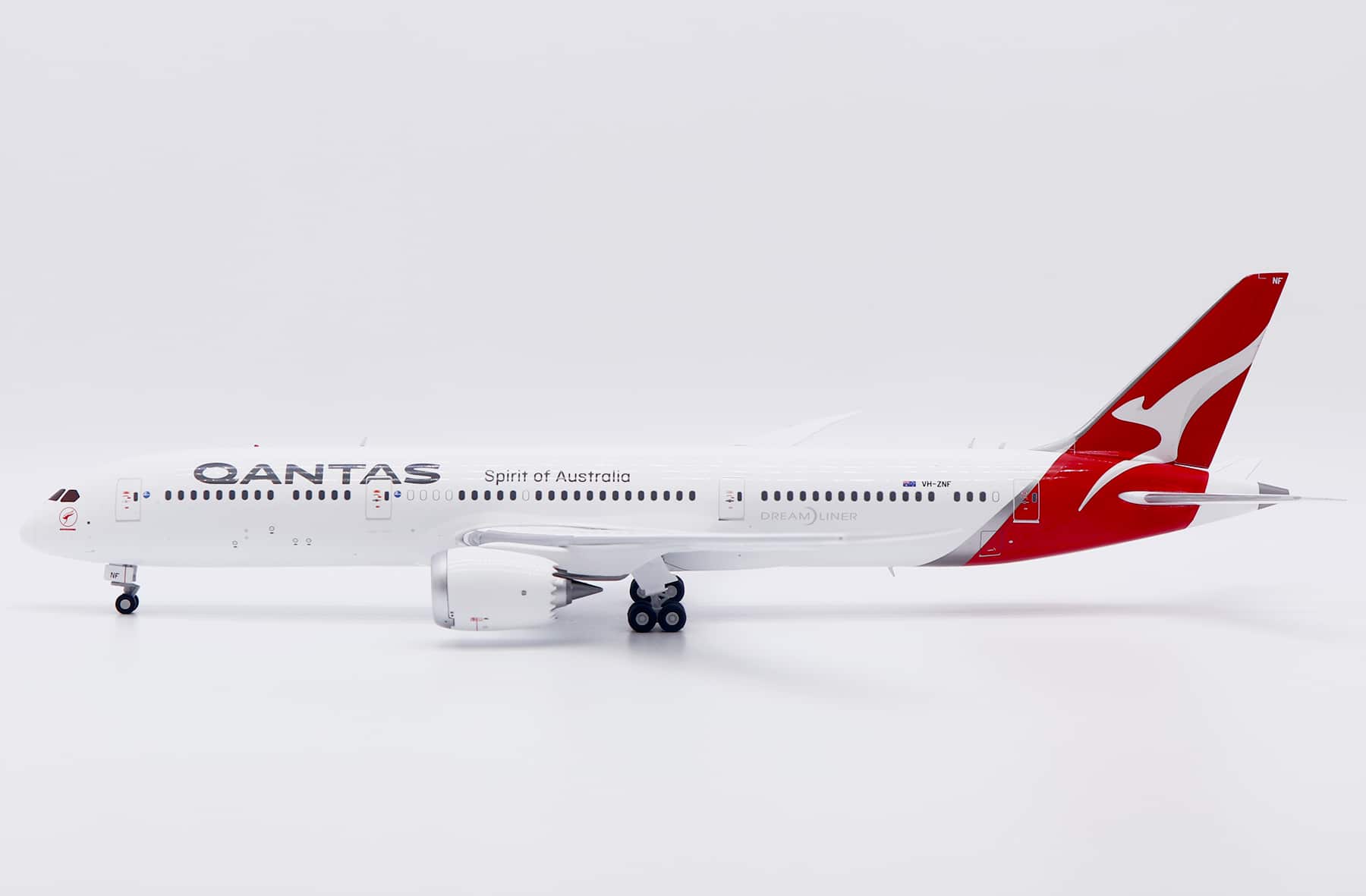 JC Wings 1:200 Qantas Airways Boeing B787-9 Dreamliner "Boomerang - Flaps Up" VH-ZNF (XX20624)