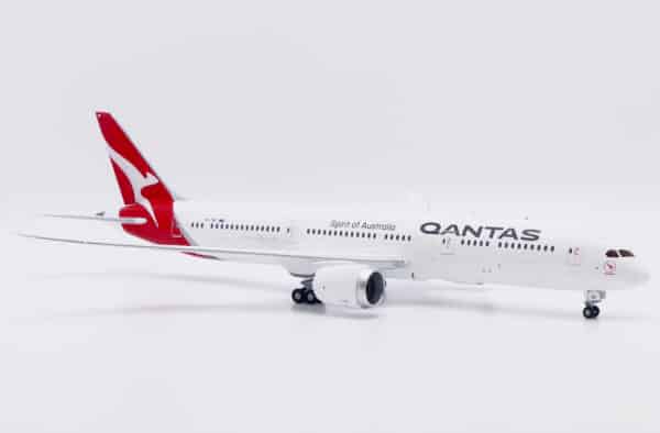JC Wings 1:200 Qantas Airways Boeing B787-9 Dreamliner "Boomerang - Flaps Up" VH-ZNF (XX20624) - Image 4