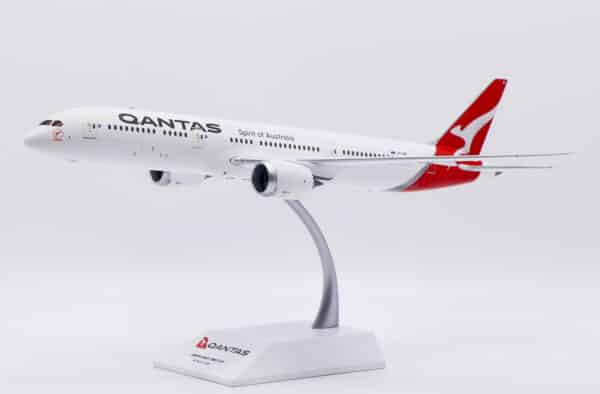 JC Wings 1:200 Qantas Airways Boeing B787-9 Dreamliner "Boomerang - Flaps Up" VH-ZNF (XX20624) - Image 9