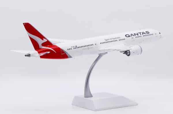 JC Wings 1:200 Qantas Airways Boeing B787-9 Dreamliner "Boomerang - Flaps Up" VH-ZNF (XX20624) - Image 11