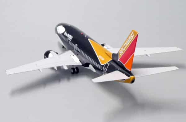 JC Wings 1:200 Southwest Airlines Boeing B737-500 "Shamu II" N507SW (XX2377) - Image 11