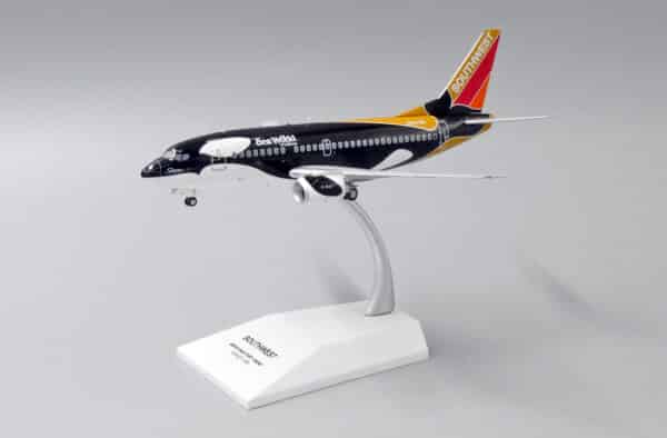 JC Wings 1:200 Southwest Airlines Boeing B737-500 "Shamu II" N507SW (XX2377) - Image 2