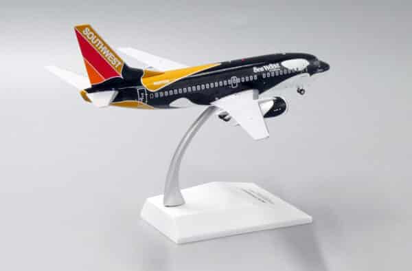 JC Wings 1:200 Southwest Airlines Boeing B737-500 "Shamu II" N507SW (XX2377) - Image 3