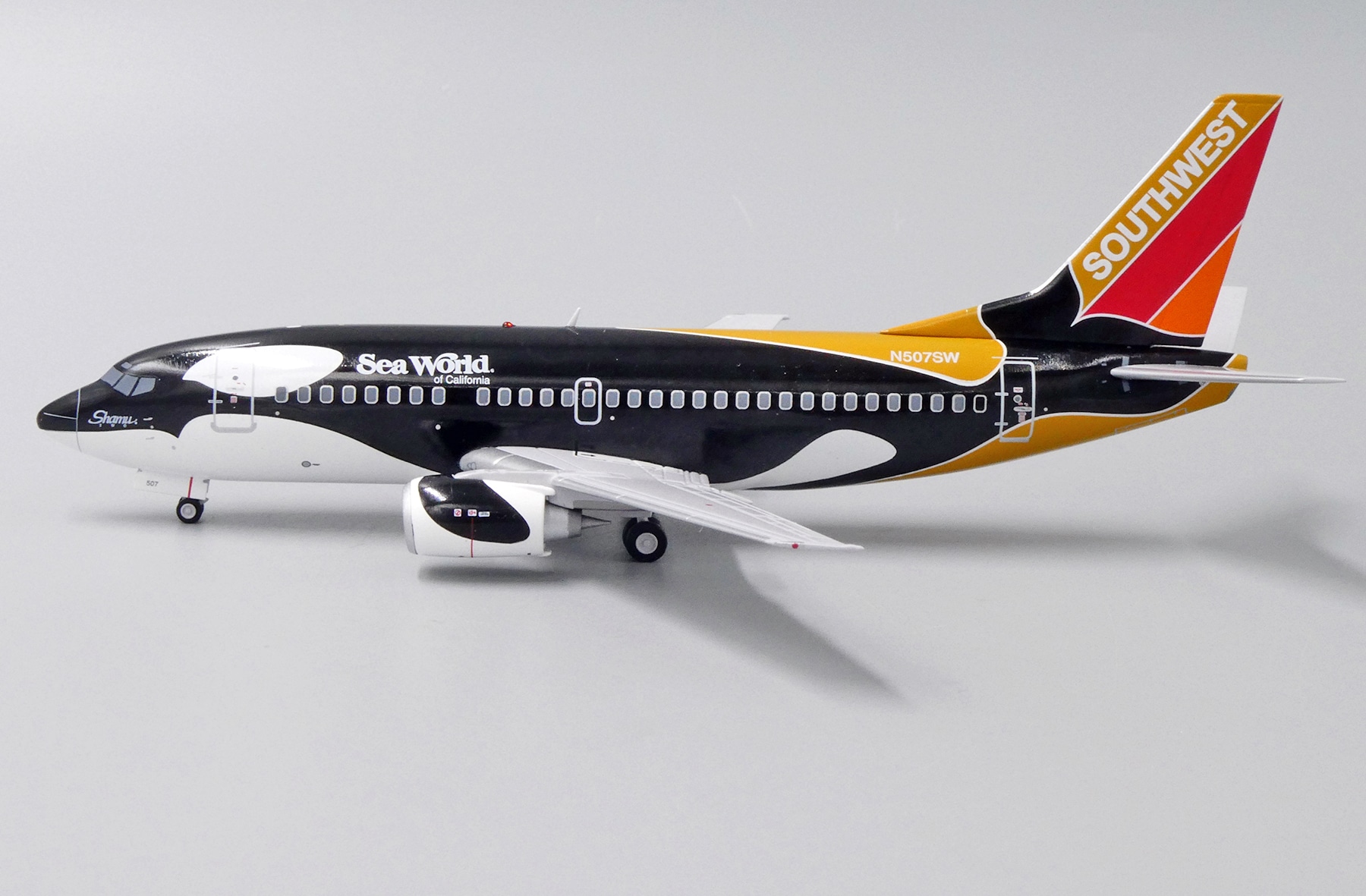 JC Wings 1:200 Southwest Airlines Boeing B737-500 "Shamu II" N507SW (XX2377)