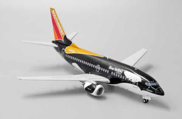 JC Wings 1:200 Southwest Airlines Boeing B737-500 "Shamu II" N507SW (XX2377) - Image 5