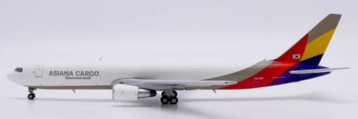 JC Wings 1:400 Asiana Airlines Cargo Boeing B767-300(F) HL7507 (XX40687)