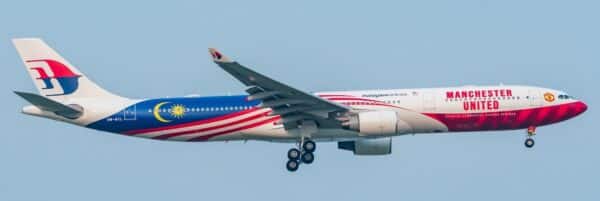 JC Wings 1:400 Malaysia Airlines Airbus A330-300 "Manchester United" 9M-MTL (XX40726)