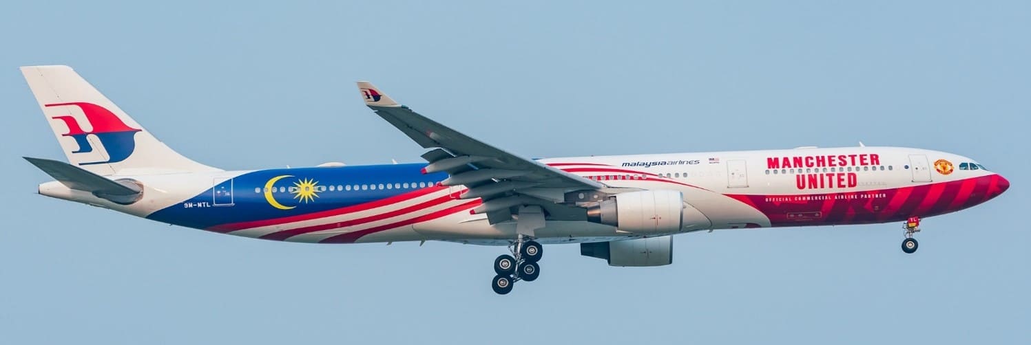 JC Wings 1:400 Malaysia Airlines Airbus A330-300 "Manchester United" 9M-MTL (XX40726)