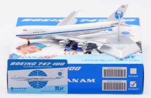 HX Models 1:400 Pan American World Airways (Pan Am) Boeing B747-100 "Clipper Constitution - Flaps Down" N735PA (B551402PF)