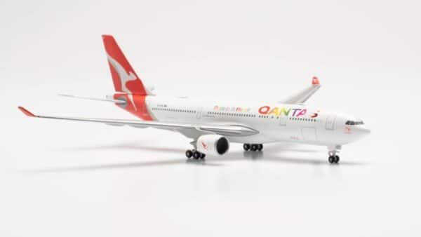 Herpa Wings 1:500 Qantas Airways Airbus A330-200 "Pride Is In The Air" VH-EBL (HE537148) - Image 6