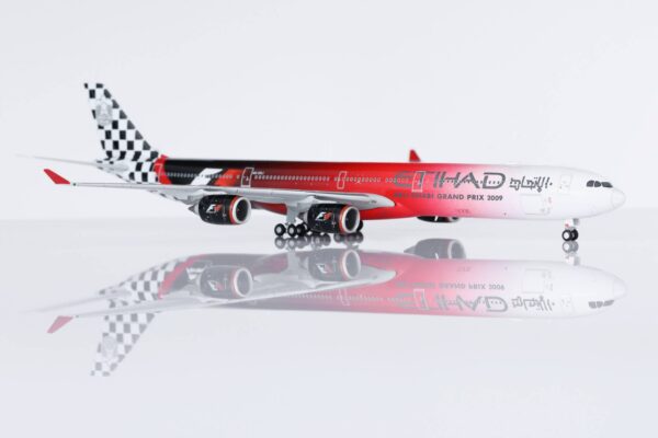 HX Models 1:400 Etihad Airways Airbus A340-600 "2009 Abu Dhabi Grand Prix - Flaps Up" A6-EHJ (HY346091) - Image 3