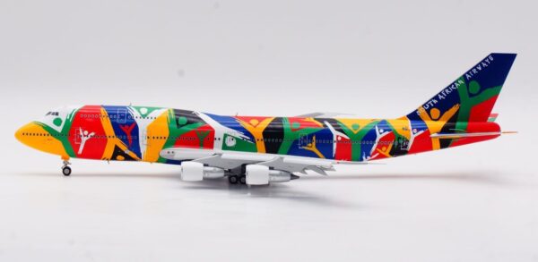 SQ Wings 1:200 South African Airways Boeing B747-300 "Ndizani - Flaps Down" ZS-SAJ (L2022FD) - Image 8