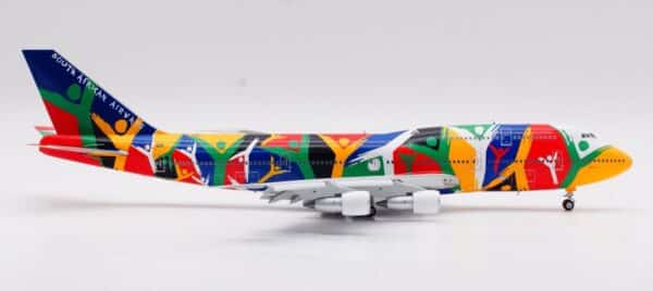 SQ Wings 1:200 South African Airways Boeing B747-300 "Ndizani - Flaps Down" ZS-SAJ (L2022FD) - Image 9