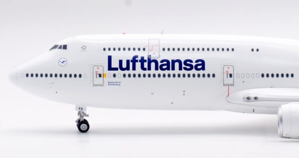 SQ Wings 1:200 Lufthansa Boeing B747-8i "Brandenburg - Flaps Up" D-ABYA (L2054) - Image 10