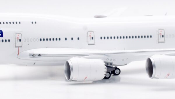 SQ Wings 1:200 Lufthansa Boeing B747-8i "Brandenburg - Flaps Up" D-ABYA (L2054) - Image 11