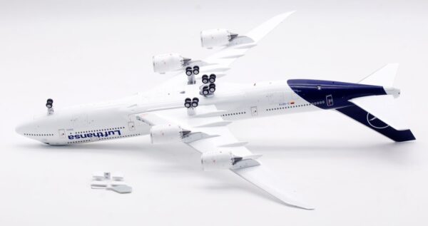 SQ Wings 1:200 Lufthansa Boeing B747-8i "Brandenburg - Flaps Up" D-ABYA (L2054) - Image 15