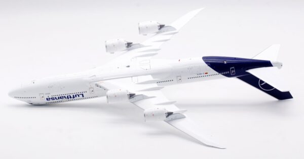 SQ Wings 1:200 Lufthansa Boeing B747-8i "Brandenburg - Flaps Up" D-ABYA (L2054) - Image 16